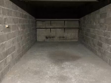 garage /box 15 m2 hyper centre