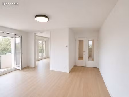 saut le cerf appartement t5 102m2 avec balcon + cave +garage +parking privé