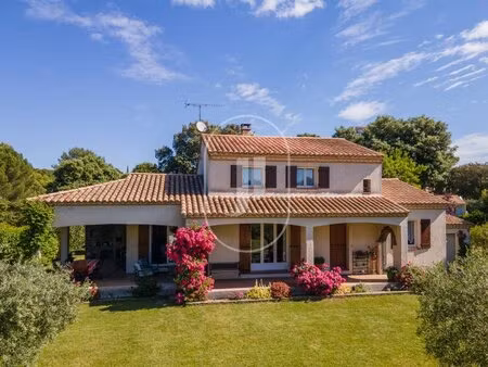 maison familiale à vendre à saint-quentin-la-poterie avec piscine et jardin arboré