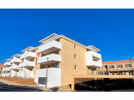 location appartement  59.43 m² t-3 à brignoles  819 €