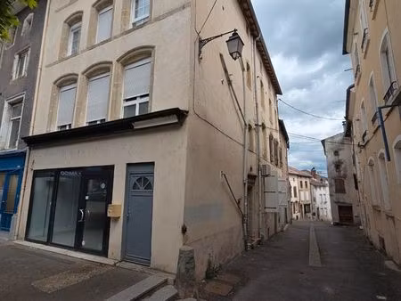 local commercial centre mirecourt