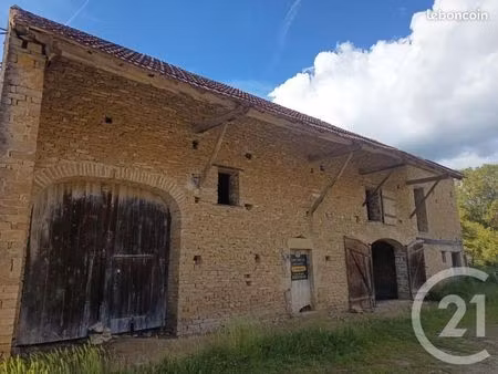 maison 1 pièce 140 m²