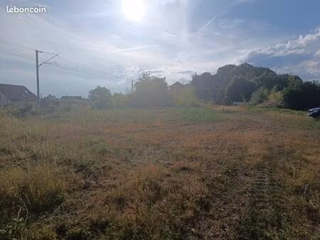 terrain constructible 600 mètres carrés
