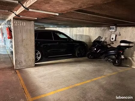 place parking avec borne recharge électrique