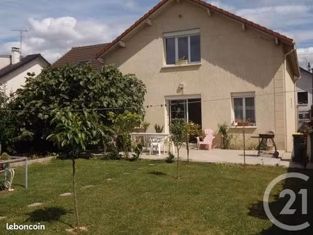pavillon 7 pièces 160 m²