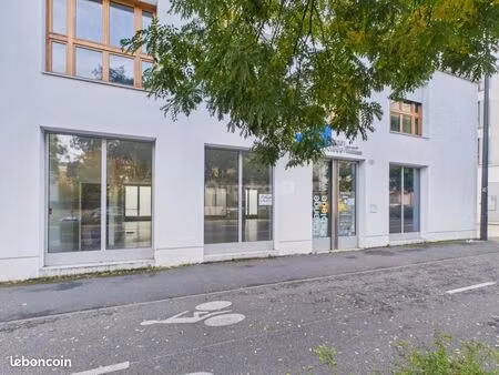 local commercial 300 m²