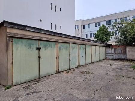 ensemble de boxs/ garages à vendre à colombes