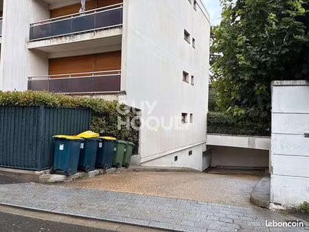 parking/box 16 m² colombes