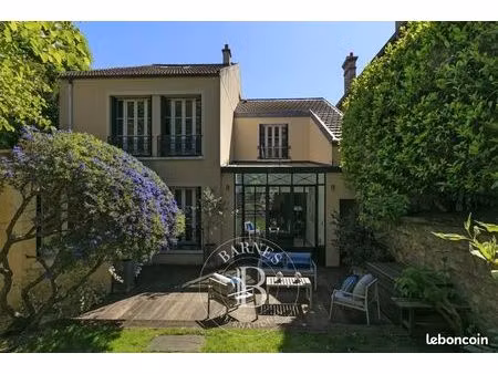maison 10 pièces 237 m²