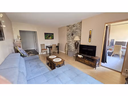 3 pieces de 71.69m2 avec loggia fermee - cave et parking - e