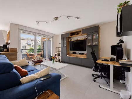 appartement t2 a vendre avec terrasse et parking au centre-ville de castanet-tolosan