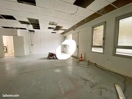 bureau 256 m²