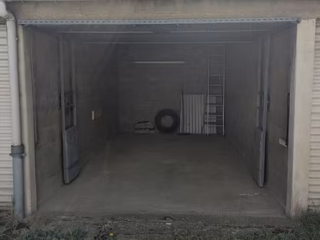 a vendre le mans - garage ferme