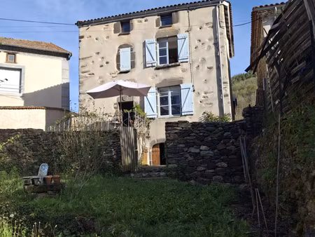 maison de caractère en pierre avec jardin