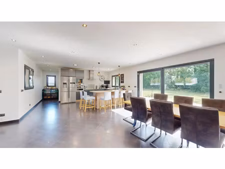 location maison 6 pièces 260 m2 à chevry-cossigny