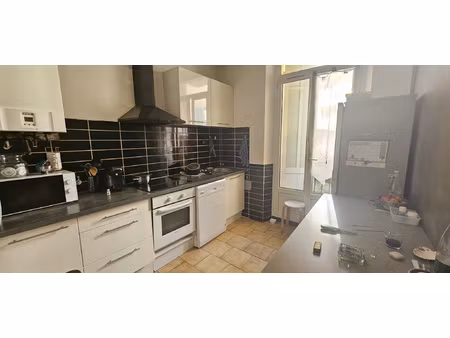 toulon  proche du centre  immeuble entretenu à vendre
