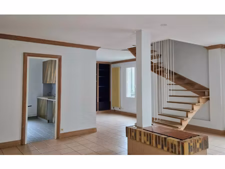 location appartement  m² t-5 à tours  1 115 €