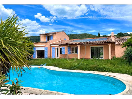 la mole - maison avec piscine dans un environnement calme et verdoyant