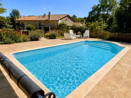 propriété de charme au style de vie français avec deux gîtes  un vignoble et une piscine