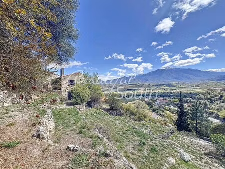 maison de village en pierre sur grand terrain à eus