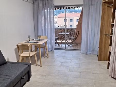 grand studio avec terrasse et parking