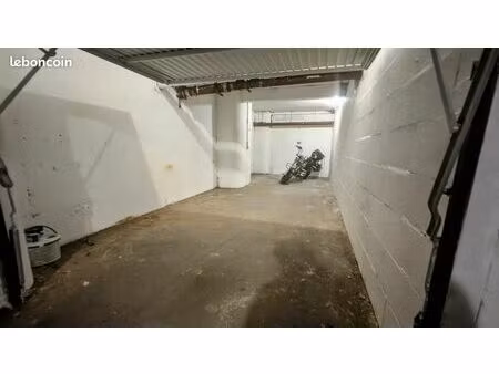 box double sécurisé (27m2)