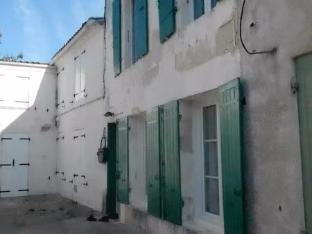 saintes petite maison de ville