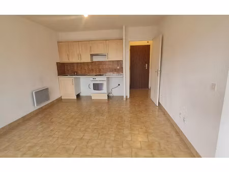 location appartement  25 m² t-1 à grasse  554 €