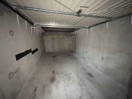 vente garage et parking aux sables-d'olonne (85100) : à vendre / 15m² les sables-d'olonne