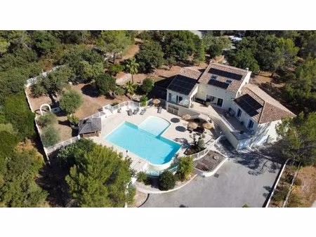 à vendre  exceptionnel  en exclusivité  maison familiale de 205 m² avec piscine à...