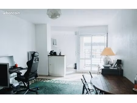 t2 de 44 2m2 avec terrasse - centre ville de colomiers