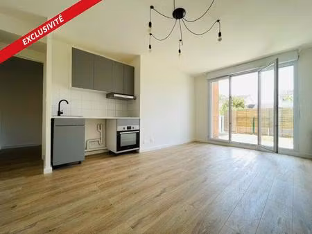t2 cosy de 40m2 à saint lys   jardin privatif et piscine dans une residence sécurisée