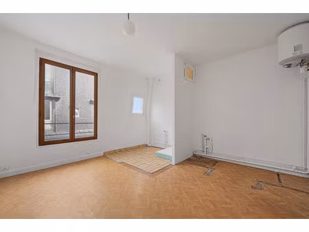 vend paris 18e impasse du curé -studio de 17 22m²