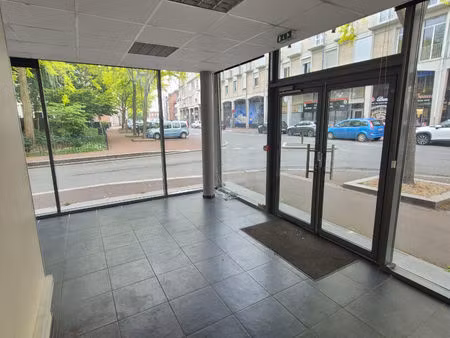 local commercial en angle de rue - douai centre