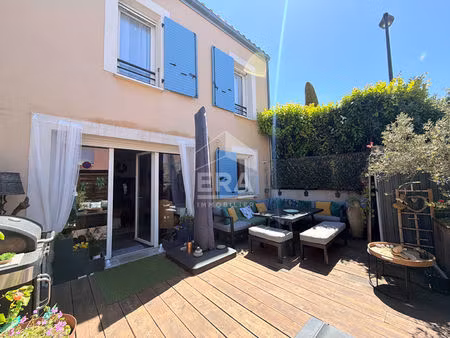 a vendre pertuis 84120 maison type 3 pieces d'environ 63m² avec terrasse et 2 places de st