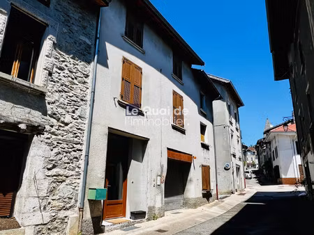 maison de village entiérement rénové et meublé avec grand ga