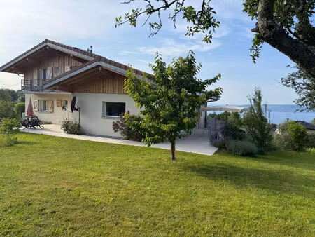 maison contemporaine avec vue sur le lac léman