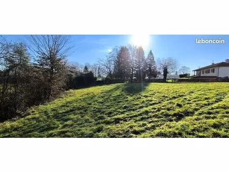 terrain 910 m² attignat