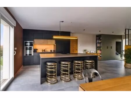 t4 en etage 21m2 de terrasse avec parking