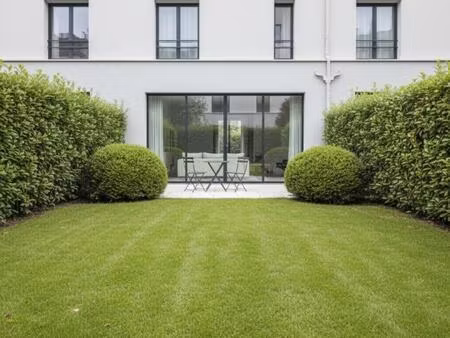 superbe 2 pieces avec jardin privatif et terrasse – parking