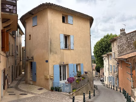 appartement t3 53m2 dernier étage eguilles