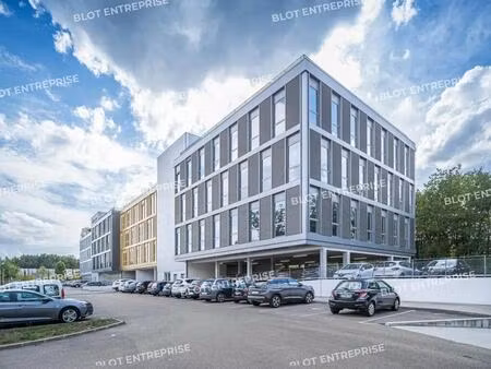 location bureaux 400 m² à 2 568 m²