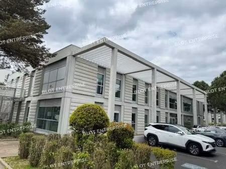 location bureaux 600 m²