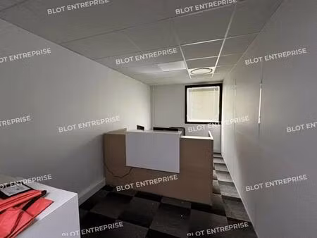 location bureaux 169 m²