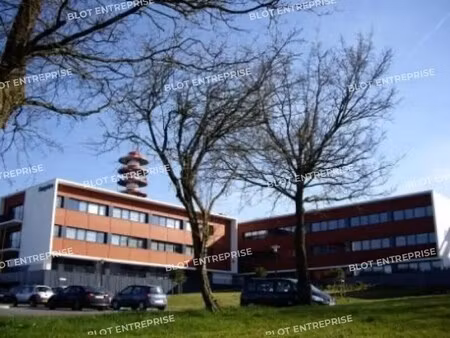 location bureaux 302 m²
