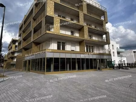 vente commerce nantes 44300 141m²