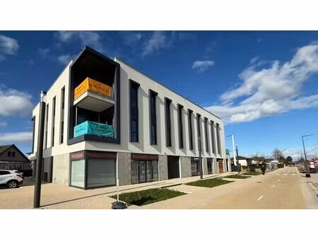 vente commerce péronnas 01960 72m² à 130m²