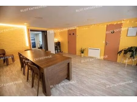 vente commerce reze 44400 88m²