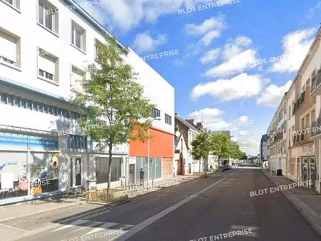 vente commerce saint nazaire 44600 590m²
