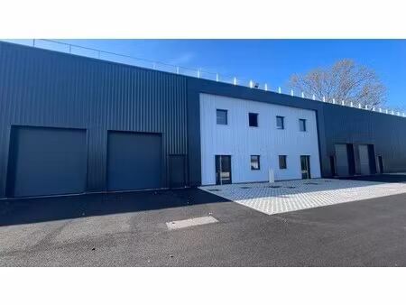 location entrepôt saint remy 01310 1050m²